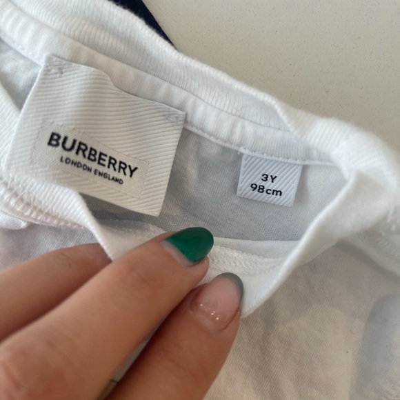 Burberry Tshirt - Picture 3 of 5